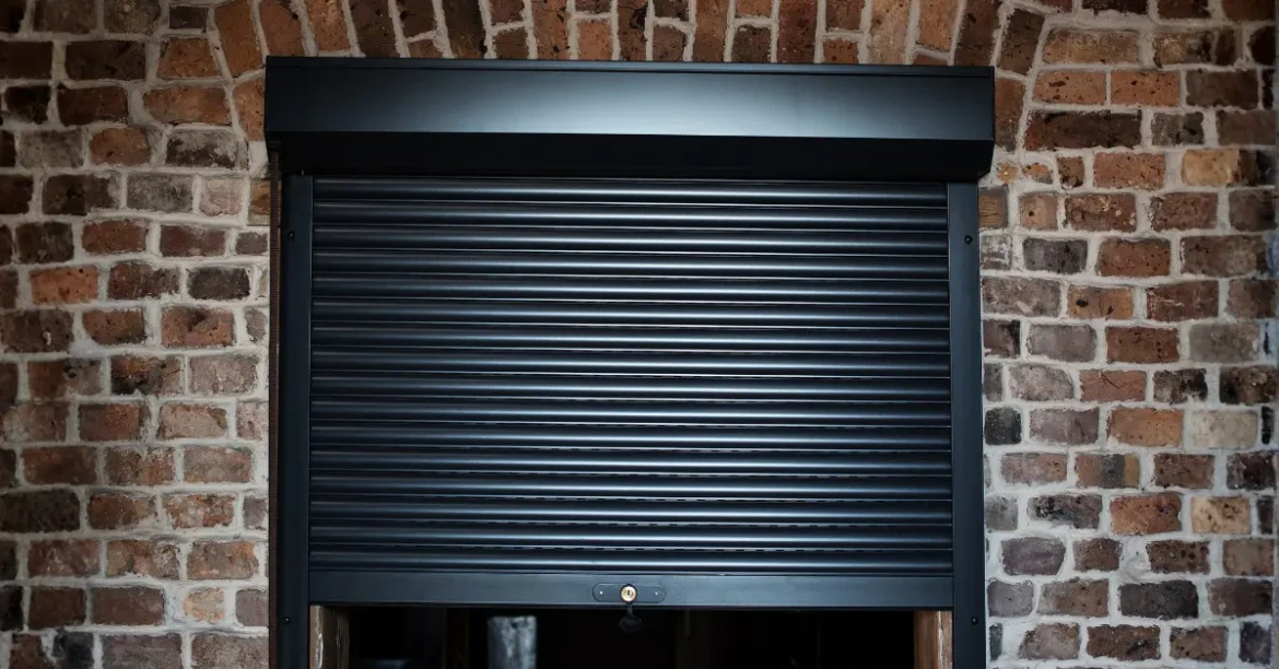 volets roulants solaires en rénovation la solution anti-chaleur qui fait aussi baisser la facture