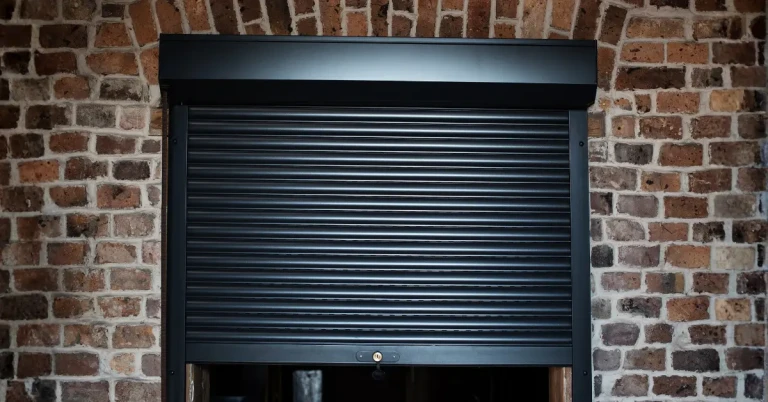 volets roulants solaires en rénovation la solution anti-chaleur qui fait aussi baisser la facture